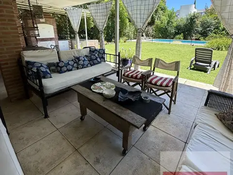 Casa 10 ambientes con 3 baños