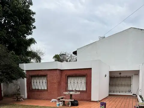 Casa en Alquiler en Cruce Castelar, $ 700.000