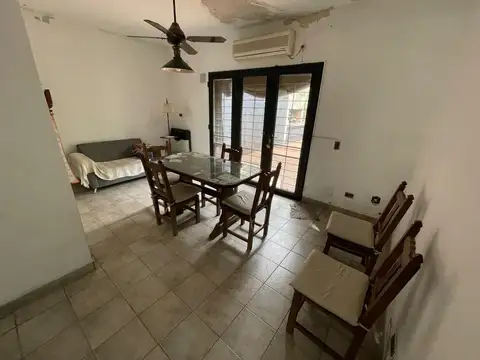 CASA EN VENTA CON DEPARTAMENTO COCHERA Y PATIO EN TIRO SUIZO