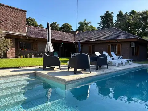 Casa 6 ambientes con 4 baños