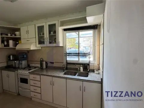Casa en Venta con 4 cocheras