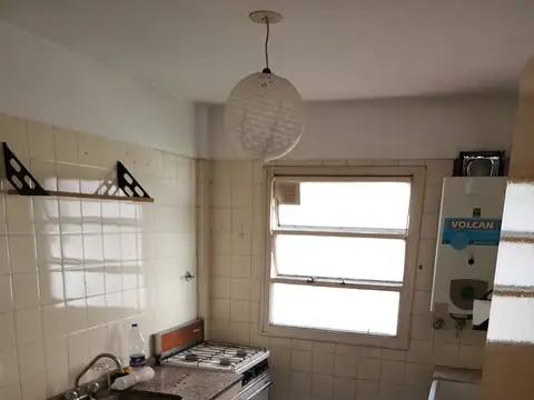 MUY LUMINOSO AMPLIO  LAVADERO EN COCINA PLACARD BANO COMPLETO