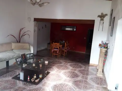 Casa 4 ambientes con 1 baño