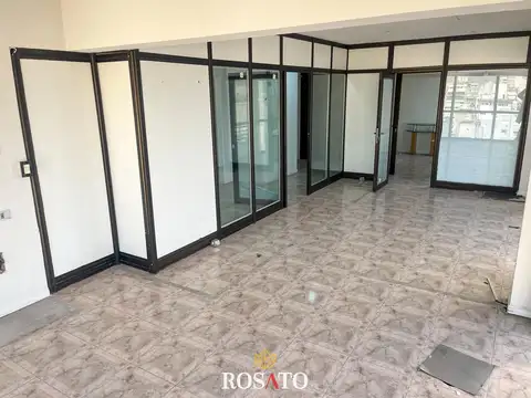 Oficina 4 ambientes con 3 baños