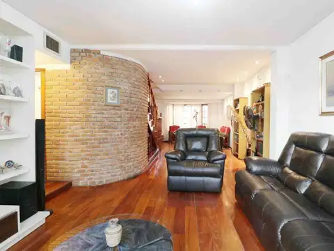 Casa 6 ambientes con 2 baños