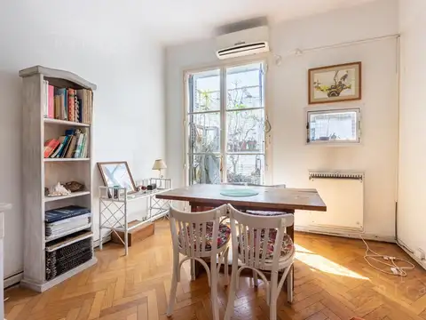 Balvanera 3 amb c/ depend Av Rivadavia 2500  Edificio Histo. piso alto muy luminoso