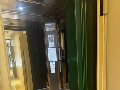 Oficina 5 ambientes con 2 baños