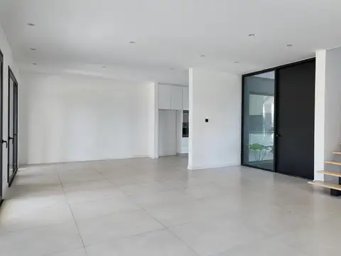 Casa 5 ambientes con 4 baños