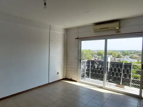 DEPARTAMENTO 2 AMBIENTES  CON COCHERA TECHADA