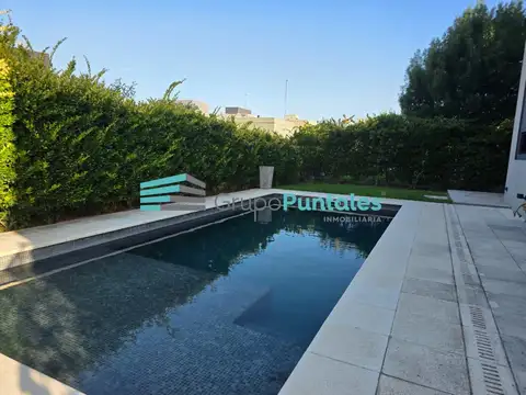 Casa 6 ambientes con 4 baños