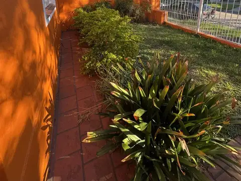 VENTA CASA-EXC. ESTADO -3 AMBIENTES-APTO CREDITO