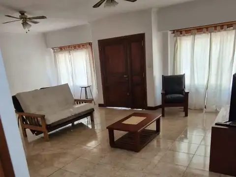 Casa 7 ambientes con 5 baños