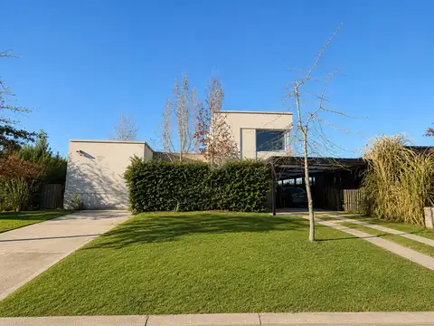 Casa  en Venta en Santa Guadalupe, Pilar del Este, Pilar