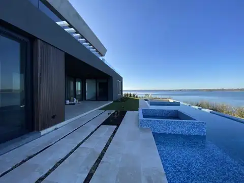 Casa 6 ambientes con 4 baños