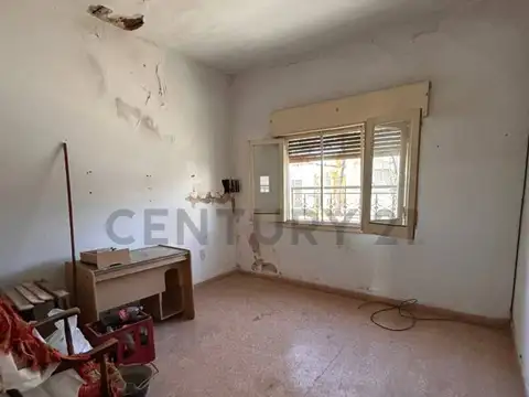Casa 8 ambientes con 2 baños