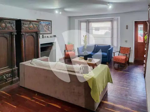 Casa 4 ambientes con 5 baños
