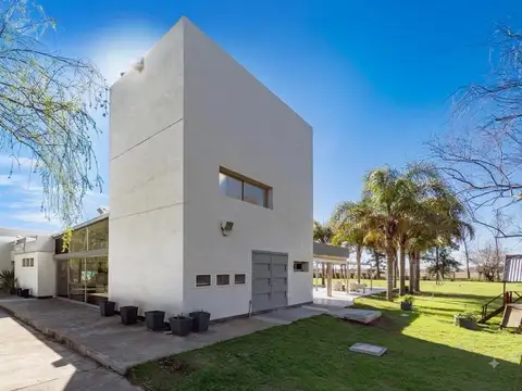 Casa 7 ambientes con 4 baños