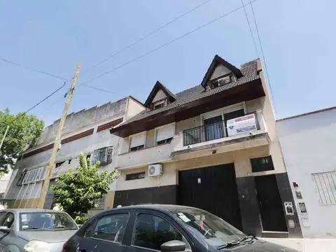 Venta casa multifamiliar c/jardín y salón, Soldati