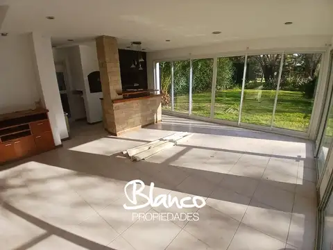 Casa 5 ambientes con 3 baños