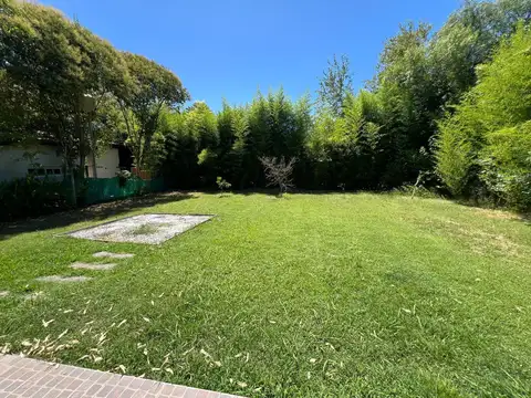 Casa en Alquiler con 3 cocheras