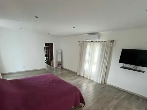 Casa 6 ambientes con 5 baños