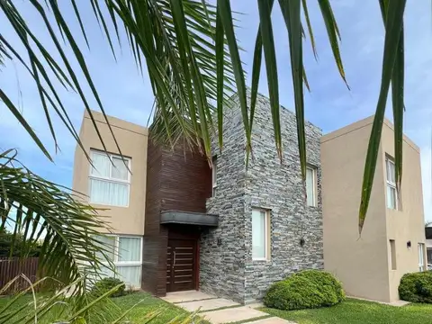 Casa en venta San Sebastian, area 5 a la laguna