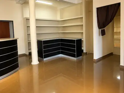 Casa 11 ambientes con 2 baños