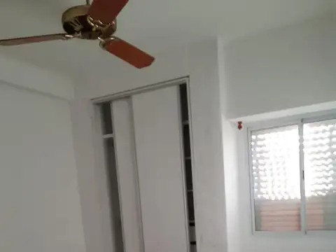 Casa en Alquiler con 2 cocheras