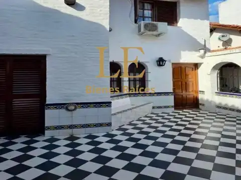 Casa en Venta con 5 cocheras