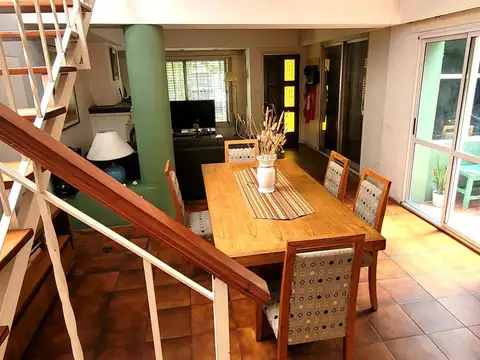 Casa 4 ambientes con 2 baños