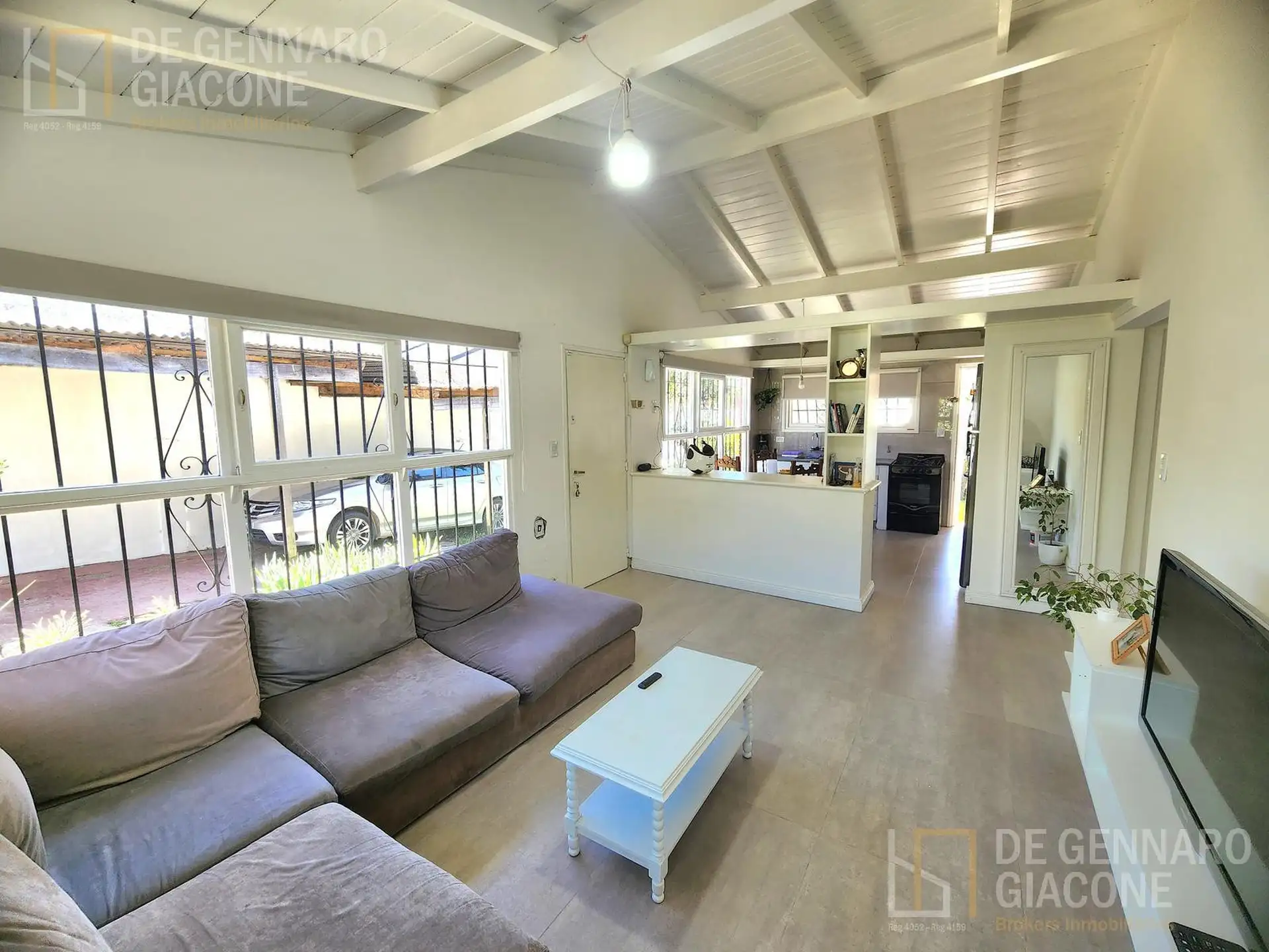 Casa reciclada con gran parque y quincho — Colinas de Peralta Ramos