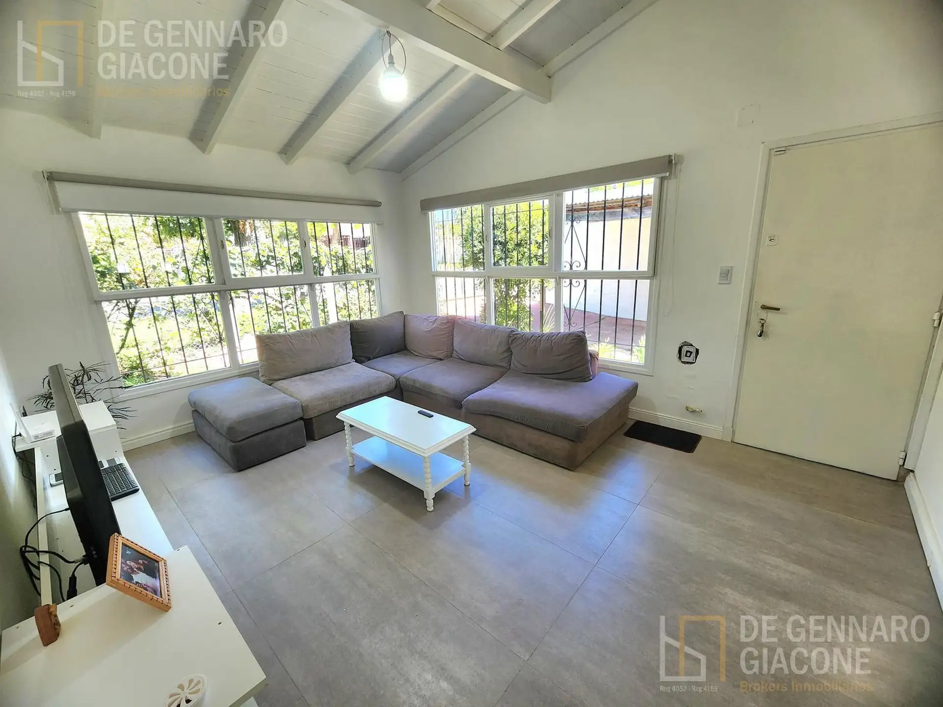 Casa reciclada con gran parque y quincho — Colinas de Peralta Ramos