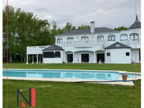 Casa en Venta con 4 cocheras