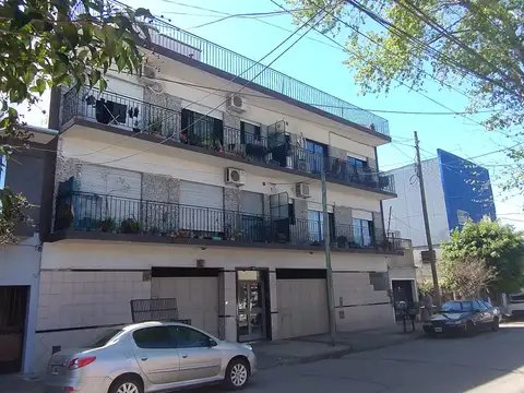 EXCELENTE  DEPTO 2 AMB. DUEÑO BALCÓN Y PATIO