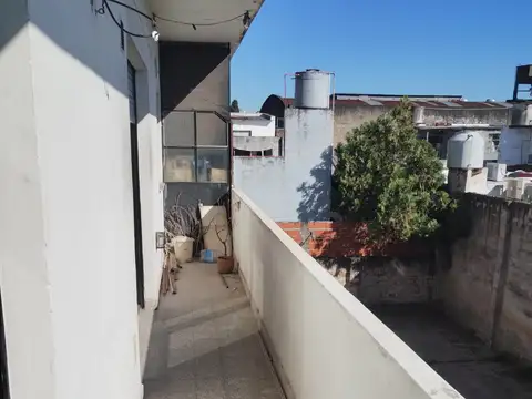 EXCELENTE  DEPTO 2 AMB. DUEÑO BALCÓN Y PATIO