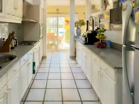 VENTA CASA ABRIL CLUB DE CAMPO 7 AMB. BERAZATEGUI