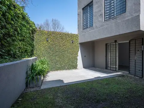 Venta PH 3 dormitorios San Isidro. Patio. 