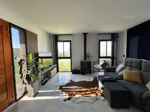 Casa 4 ambientes con 3 baños