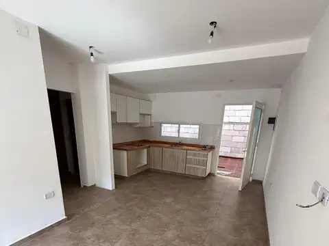 Depto Tipo Casa en Alquiler de 2 ambientes
