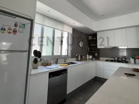 Las Violetas 100, Piso 0