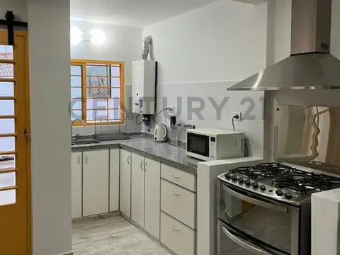 Casa en venta de 3 dormitorios, quincho y pileta, Villa Elisa