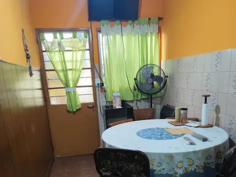 VENTA CASA 5 AMB.MUNRO, 4 DORMITORIOS, COCH,PATIO