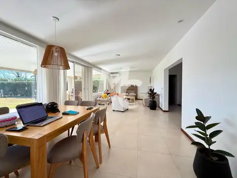 Casa en Alquiler en Villanueva, USD 3.000