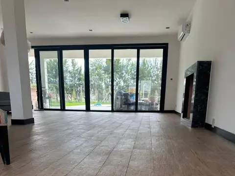 Casa en Alquiler Temporal con 1 cochera