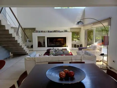 Casa 6 ambientes con 3 baños