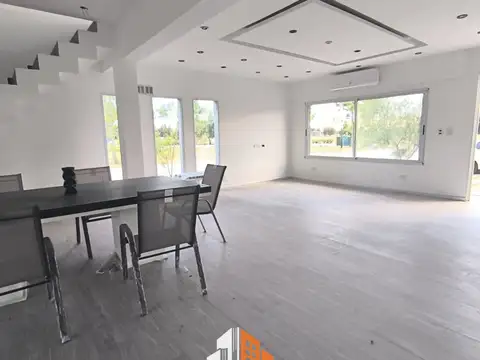 Casa 7 ambientes con 4 baños