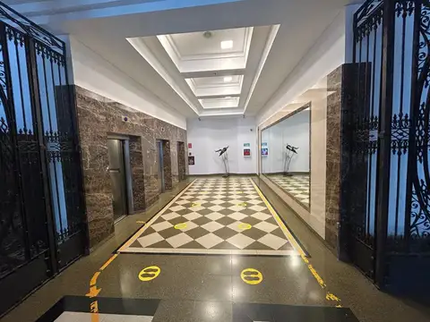 Oficina en Alquiler con 20 cocheras