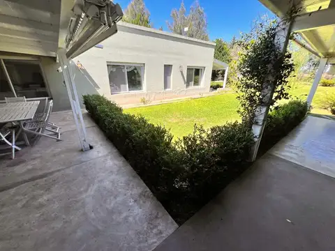 Casa en Venta con 4 cocheras