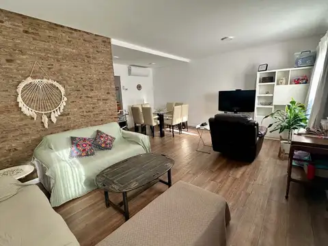 Venta casa 4 ambientes Hurlingham barrio cerrado