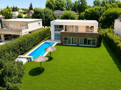VENTA CASA 4 AMBIENTES PILETA  GALERIA  HARAS SANTA MARIA BARRIO LOS ALAMOS